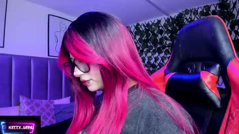 Snapshot of kitty_gang chatting on February 26, 2026, 2:21 am Camila online show from February 26, 2026, 2:21 am