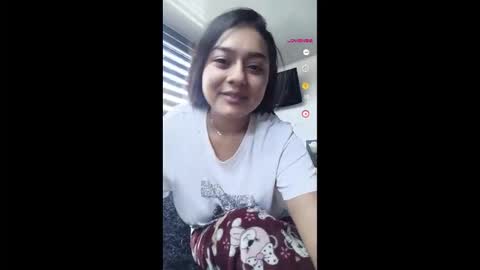 Snapshot of kitty_hottt_ chatting on October 2, 2025, 5:09 pm giss online show from October 2, 2025, 5:09 pm