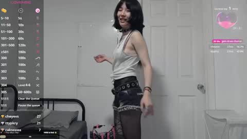 Snapshot of kitty_krush chatting on September 20, 2025, 12:55 am Kitty online show from September 20, 2025, 12:55 am