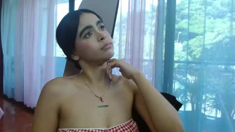 Snapshot of kitty_rousse01 chatting on May 6, 2026, 2:33 pm online show from May 6, 2026, 2:33 pm