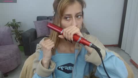 Snapshot of kitty_seducction chatting on May 31, 2026, 8:43 pm Aleja online show from May 31, 2026, 8:43 pm