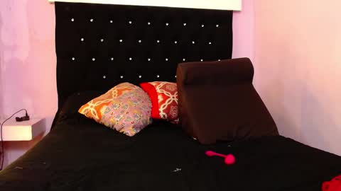 paola online show from March 9, 2025, 1:04 pm