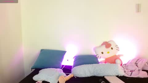 LAURA  help me reach 100likes online show from January 2, 2025, 11:31 am