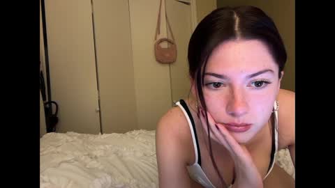 Snapshot of kittycherries chatting on December 29, 2024, 5:31 am Ivy online show from December 29, 2024, 5:31 am