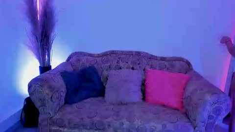 Jenn online show from January 14, 2025, 11:58 pm