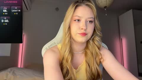 Snapshot of kittyloffe chatting on April 23, 2026, 3:19 am Monika online show from April 23, 2026, 3:19 am