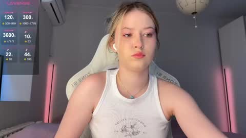 Snapshot of kittyloffe chatting on May 7, 2026, 3:01 am Monika online show from May 7, 2026, 3:01 am