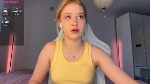 Snapshot of kittyloffe chatting on May 15, 2026, 3:24 am Monika online show from May 15, 2026, 3:24 am