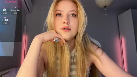Snapshot of kittyloffe chatting on May 16, 2026, 3:36 am Monika online show from May 16, 2026, 3:36 am