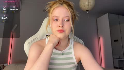 Snapshot of kittyloffe chatting on May 31, 2026, 3:26 am Monika online show from May 31, 2026, 3:26 am