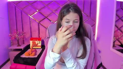 Sarah online show from June 25, 2026, 3:16 pm