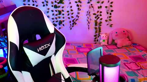 Kittyuwu  online show from January 12, 2026, 7:52 pm