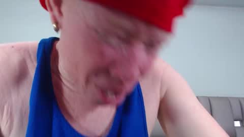 kittywhiteass online show from September 21, 2025, 7:59 pm