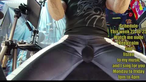 kiveuxmakeu online show from September 26, 2025, 4:55 pm