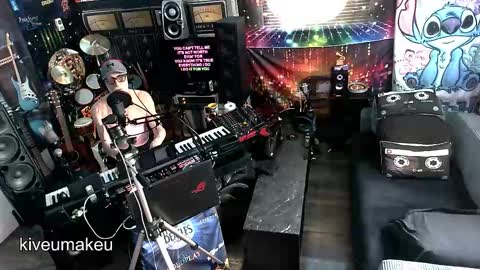 kiveuxmakeu online show from March 17, 2026, 5:38 pm