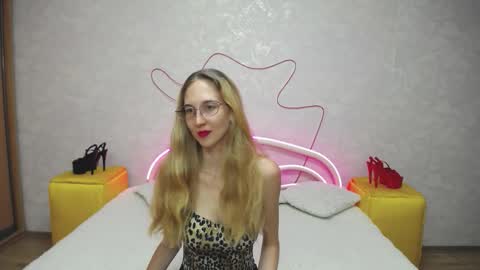 Klary online show from September 19, 2025, 4:14 am