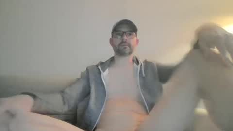 kleinyves online show from April 19, 2026, 5:34 pm