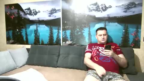 Kleosnow online show from September 10, 2025, 8:14 am