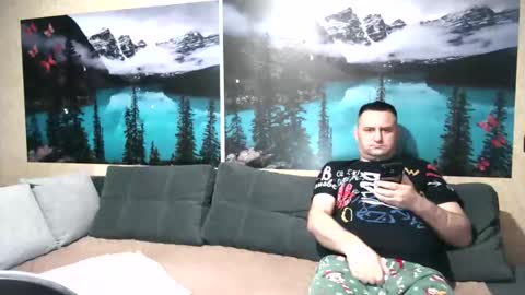 Kleosnow online show from September 24, 2025, 7:55 am