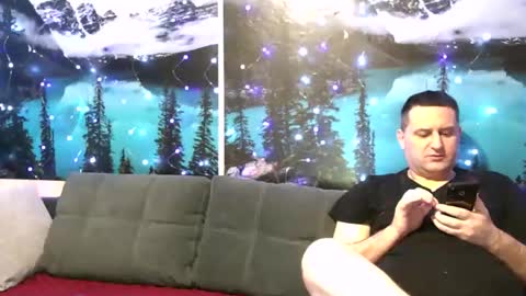 Kleosnow online show from December 17, 2025, 8:53 am