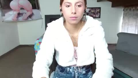 Snapshot of kloe_deker chatting on March 6, 2025, 1:35 pm Kloe deker online show from March 6, 2025, 1:35 pm