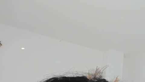 kloeh_cris online show from September 10, 2025, 12:38 pm