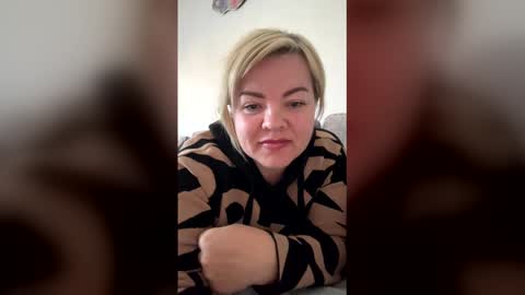 klubnichka2 online show from April 23, 2026, 3:47 pm