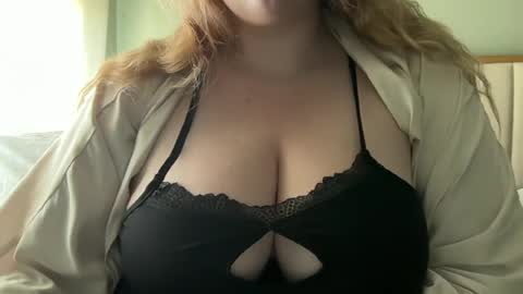 Mae Knight online show from June 28, 2026, 2:12 pm