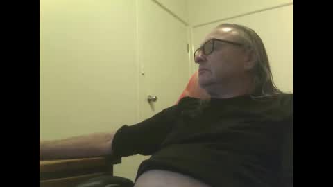 Snapshot of knobout chatting on May 28, 2026, 8:22 am knobout online show from May 28, 2026, 8:22 am