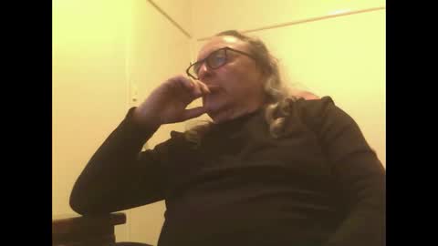 Snapshot of knobout chatting on June 2, 2026, 9:22 am knobout online show from June 2, 2026, 9:22 am