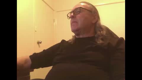 Snapshot of knobout chatting on June 3, 2026, 10:07 am knobout online show from June 3, 2026, 10:07 am