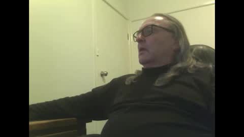 Snapshot of knobout chatting on June 4, 2026, 5:13 am knobout online show from June 4, 2026, 5:13 am