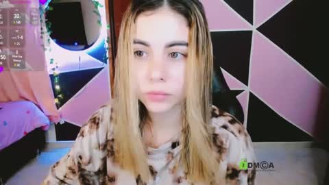 YINI online show from January 30, 2025, 12:39 am