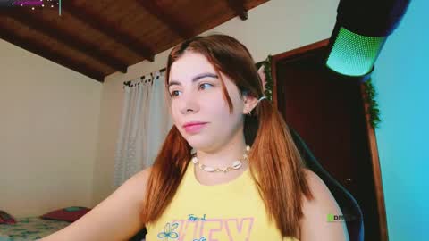 YINI online show from October 11, 2025, 2:22 am