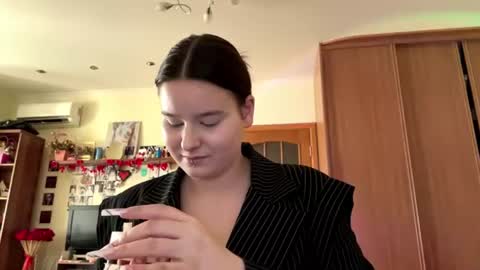 Mary online show from June 15, 2026, 12:18 pm
