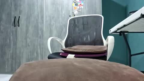 Koto Bombon online show from April 18, 2026, 1:53 am