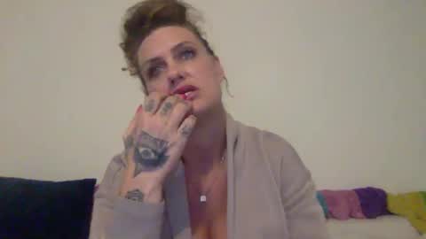 koyoteej online show from January 17, 2025, 7:16 pm