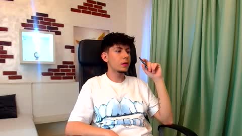 KrewVaughn online show from October 12, 2025, 5:06 am