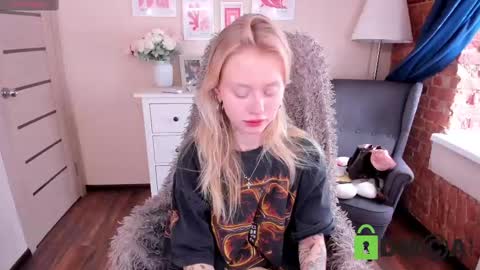 kris_grant online show from February 20, 2025, 10:16 am