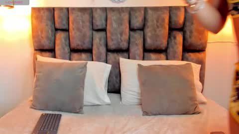 kris_kane1 online show from January 18, 2026, 11:08 pm