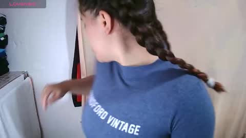 krissone online show from February 12, 2026, 8:37 pm