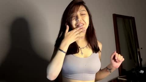 Kristen online show from April 16, 2026, 2:18 pm