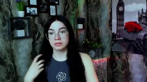 Kristen online show from September 14, 2025, 8:35 am