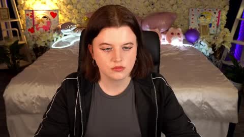 kristifoxy online show from April 2, 2026, 6:27 pm