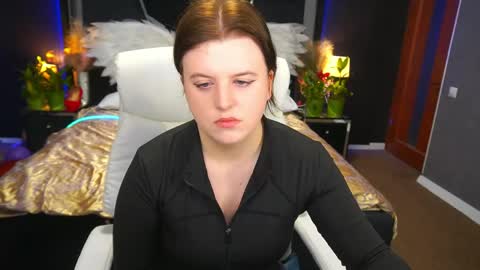 kristifoxy online show from April 26, 2026, 5:05 am