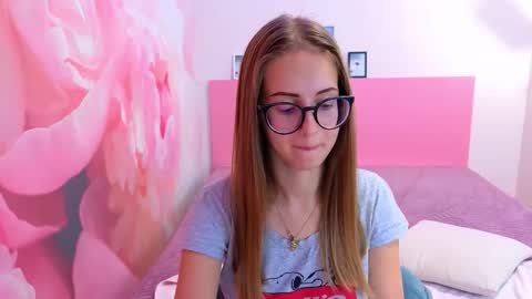 Snapshot of kristina_adel chatting on September 25, 2025, 8:40 am Kristina Adel online show from September 25, 2025, 8:40 am