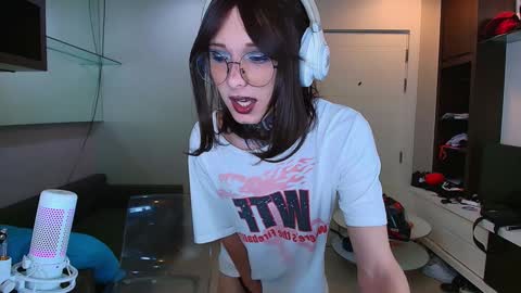 Snapshot of kristinaholland chatting on February 1, 2025, 6:51 pm kristina online show from February 1, 2025, 6:51 pm