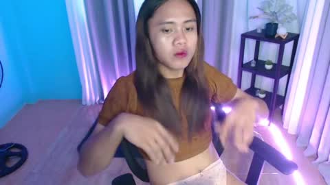 Snapshot of kristine_fox chatting on May 13, 2026, 7:17 am kristine_fox online show from May 13, 2026, 7:17 am