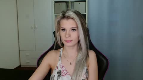 KristineAmore online show from March 5, 2026, 7:37 am