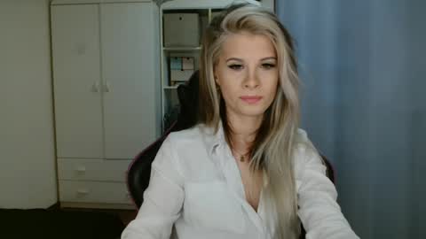 KristineAmore online show from April 6, 2026, 6:14 am